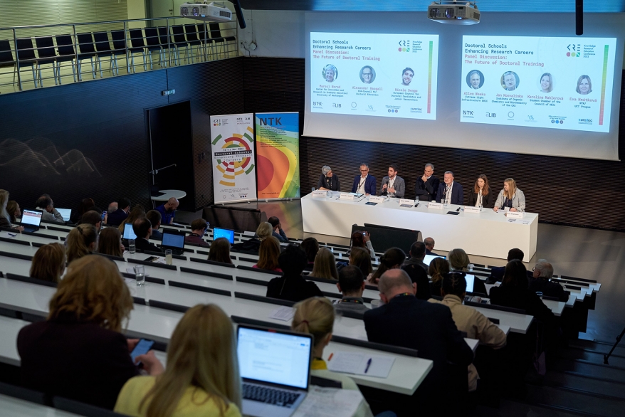 Nicola Dengo, Eurodoc General Board Member and Skills Officer speaks at the panel discussion on the future of doctoral training during KRECon 2022